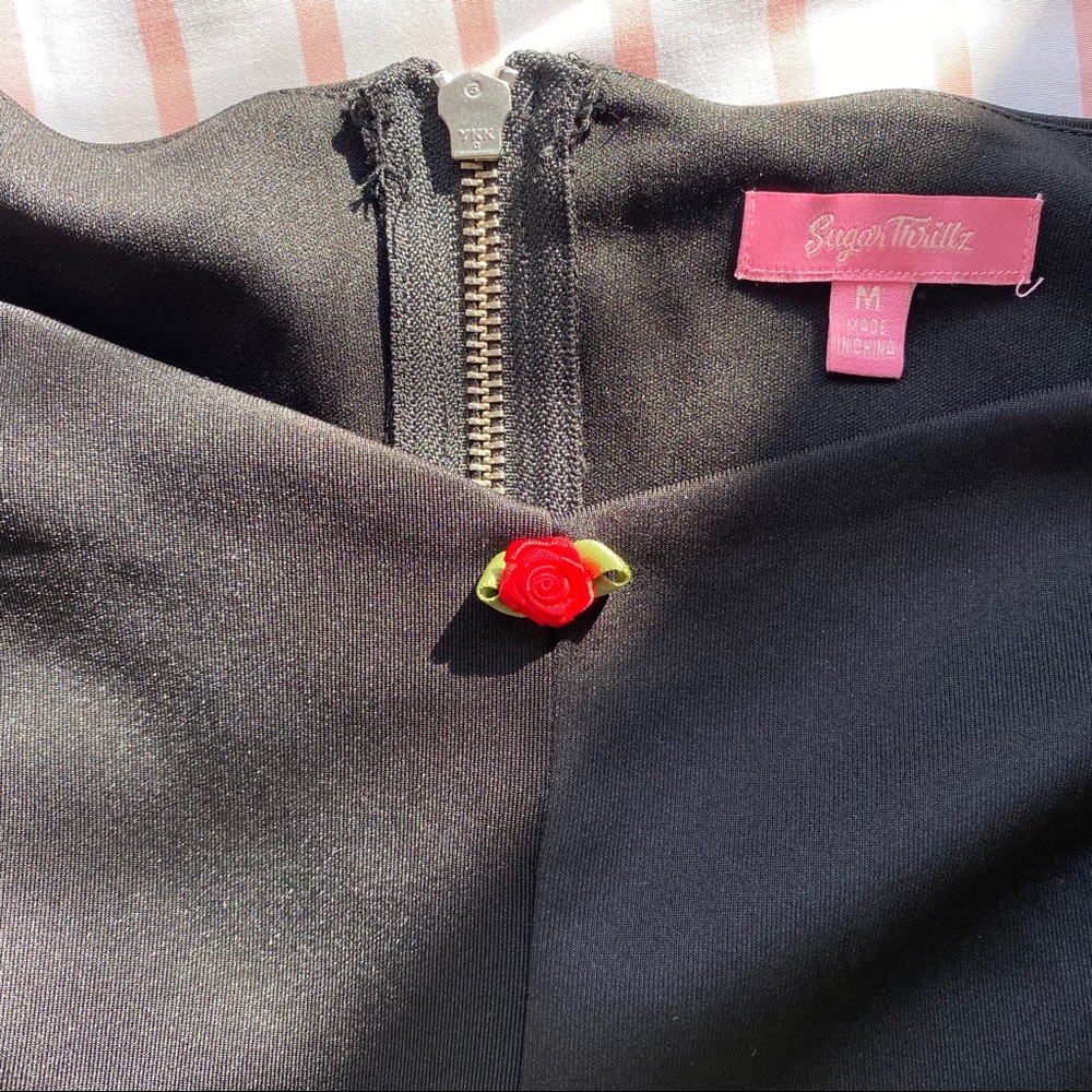 black dollskill crop top